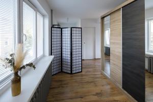 Brivibas Yard Apartment With Parking In City Center