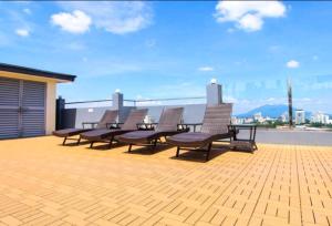 LaGrande Residence Jacuzzi & Shower 10th FLR Unit