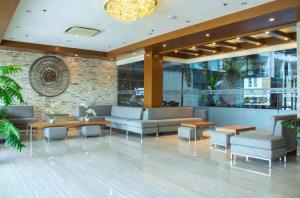 LaGrande Residence Jacuzzi & Shower 10th FLR Unit