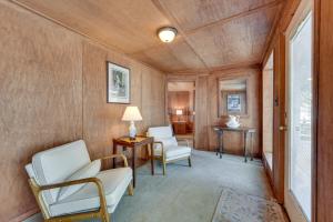 Waterfront Jonesville Studio on Black River Lake!