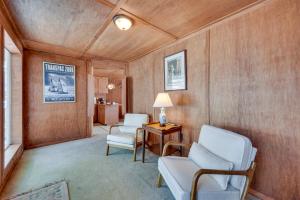 Waterfront Jonesville Studio on Black River Lake!