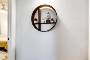 Stylish 2BR central Fast Wi fi virg2