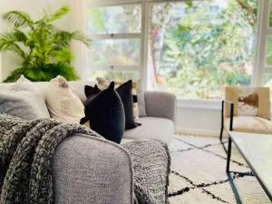 Renovated charming & cozy house (Walk to Station) - Davidson