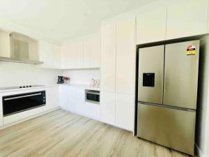 Renovated charming & cozy house (Walk to Station)