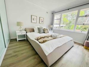 Renovated charming & cozy house (Walk to Station)