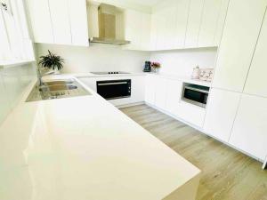 Renovated charming & cozy house (Walk to Station)