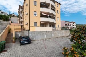 Apartments with a parking space Trogir - 21795