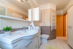 Apartments with parking space Trogir - 21795