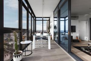 Scenic Penthouse Living in the Heart of Melbourne