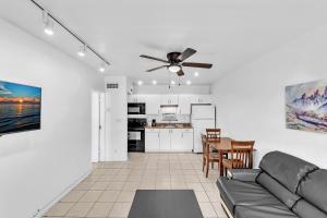 Junior Suite room in Amazing Two-Bedroom Apartment Next to the Beach