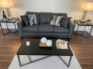 Spacious Ranch Home Near Airport