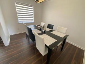 Spacious Ranch Home Near Airport