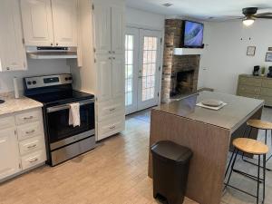 Spacious Ranch Home Near Airport