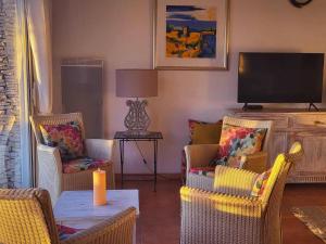 Villa in Villes-sur-Auzon with Pool
