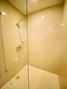 1BR executive unit in Uptown Parksuites BGC