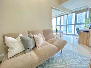 1BR executive unit in Uptown Parksuites BGC