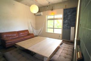 交流型ゲストハウス伊良部ジャーニーインIrabu Joureny INN#毎日みんなで夕食会#ゲストさんは20-30代が中心#海徒歩1分#空港車で5分#本格フィンランドサウナ付き#海と星と夕日が見える屋上あ?