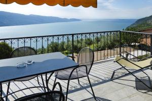 Apartment in Tignale with Lake Garda Views