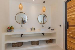 Villa Alamanda Maya Seminyak center 2 bedr with private Pool