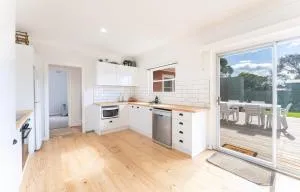 Centrally located at Joffs Beach House WiFi - Victor Harbor