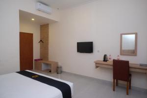 Urbanview Hotel DJ Inn Tegal