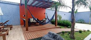 Sobrado com 3 Suítes, Piscina, Sala de Jogos, Garagem para 4 Carros