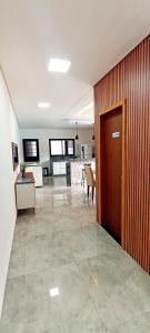 Sobrado com 3 Suítes, Piscina, Sala de Jogos, Playground, Garagem para 4 Carros