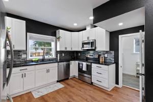 Hot Tub & Firepit Just Mins From Dwntwn Arena GU