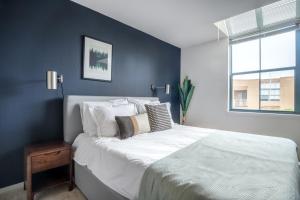 S Beach Studio w 3 Pools 2 mins to Muni SFO-262