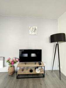 Appartements City & cosy, LYON CHARCOT- WIFI - LAVE LINGE - BALCON - PARKING : photos des chambres