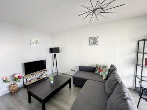 Appartements City & cosy, LYON CHARCOT- WIFI - LAVE LINGE - BALCON - PARKING : photos des chambres