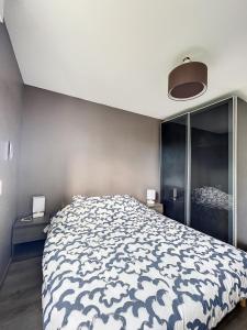 Appartements City & cosy, LYON CHARCOT- WIFI - LAVE LINGE - BALCON - PARKING : photos des chambres