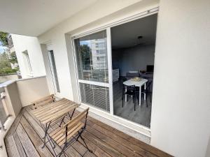 Appartements City & cosy, LYON CHARCOT- WIFI - LAVE LINGE - BALCON - PARKING : photos des chambres