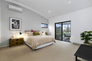 Miss Maude Mt Martha with pool and spa