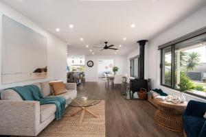 Waterfall Gully Retreat with Gas heated Pool