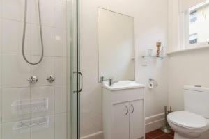 Elwood Eclectic Gem Walk to St Kilda beach - Flexible Home offering 4 or 6 Bedrooms. Contact us Now for Pricing on Request