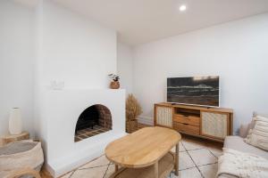 Modern Haven in Vibey Fitzroy Walk to shops