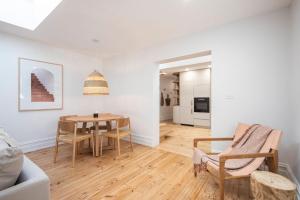 Modern Haven in Vibey Fitzroy Walk to shops