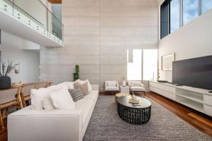 Augusta Private Acre Escape in Mount Martha with pool