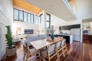 Augusta Private Acre Escape in Mount Martha with pool