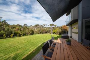 Augusta Private Acre Escape in Mount Martha with pool
