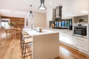 Luxury and Style on Pasadena with large spa