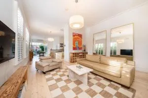 Timeless Gem in Malvern East - Carnegie