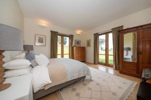 Shoreham Homestead Walk to Vineyards