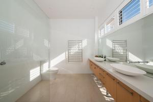 Rockleigh Bay - Gas Heated Spa and Solar Heated Pool