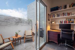 Elwood Village Entertainer