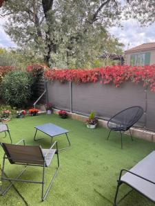 Appartements Joli T3 dans villa avec jardin et parking : photos des chambres