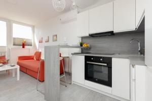 Chłodna Apartments with a City View Wola by Noclegi Renters