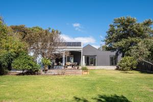 Barker Cottage with Spa in Flinders