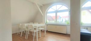 Moderne Monteurwohnung für 6 Personen bei Villingen-Schwenningen, TV, Einzelbetten, WLAN, Bettwäsche, Handtücher inklusive - TR01